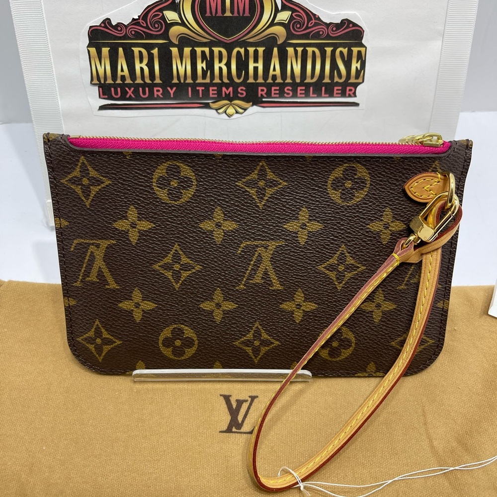 Louis Vuitton Neverfull Pouch in PM size, monogram / pink inside